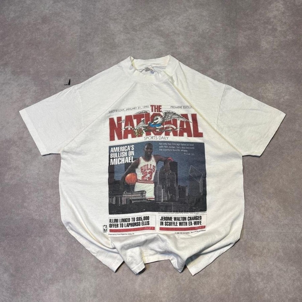 Vintage 1990s Michael Jordan Chicago Bulls Newspaper Graphic T Shirt Fits S M